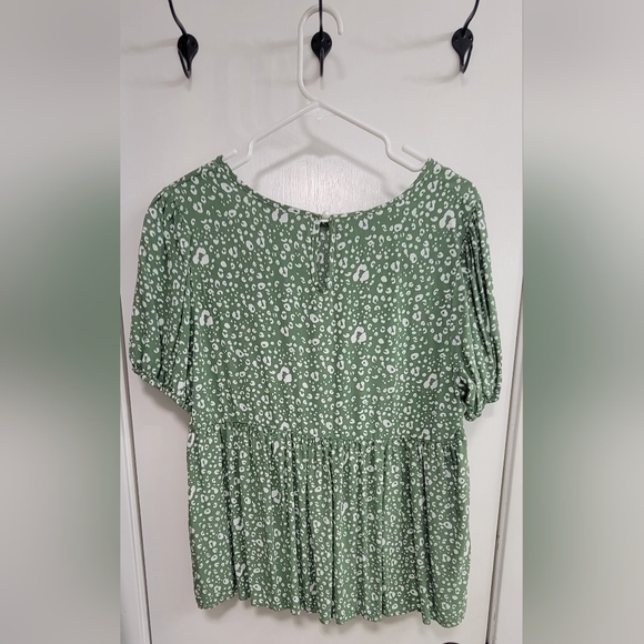 Green Cheetah Print Top - Picture 3 of 3